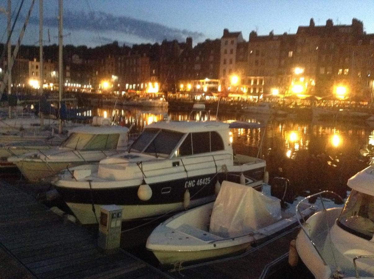 Chambre Le Nid Du Phare Avec Jacuzzi Honfleur Exterior photo